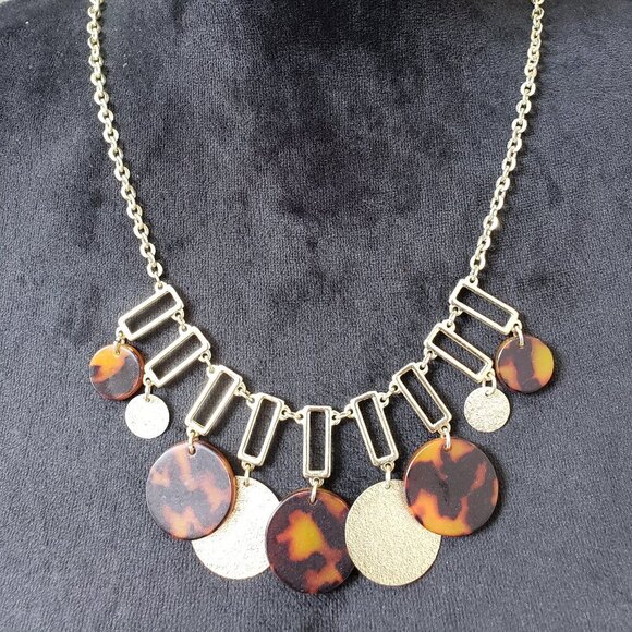 Womens Fashion Gold Tone Chain Lucite Disc Medallion Necklace with Lobster Clasp - Picture 1 of 6